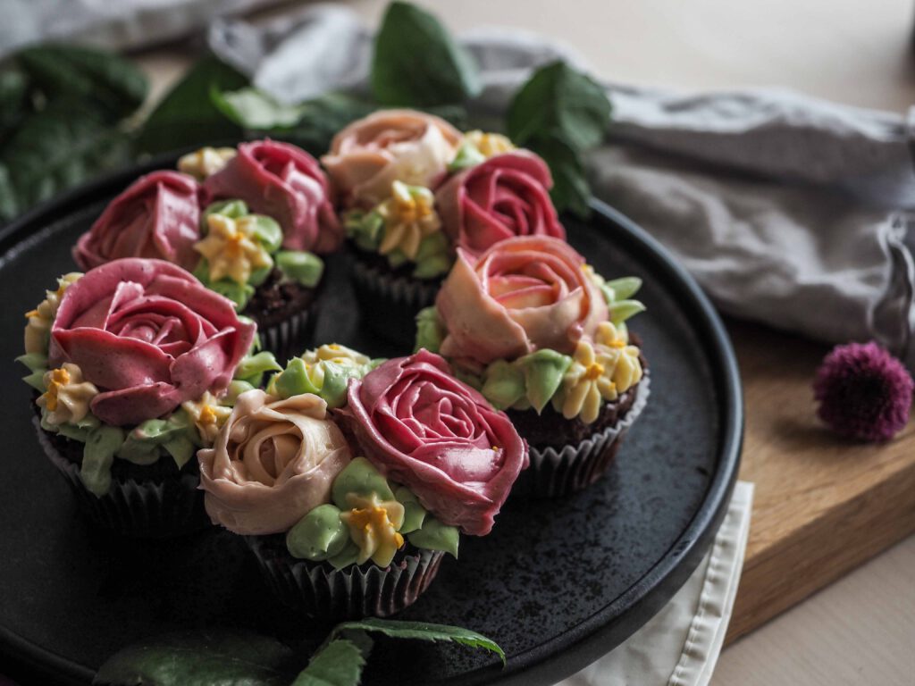 Rosen-Cupcakes (aus der Backinspirationsbox Frühling 2020)